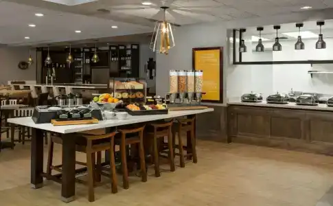 Drury Inn & Suites - 31