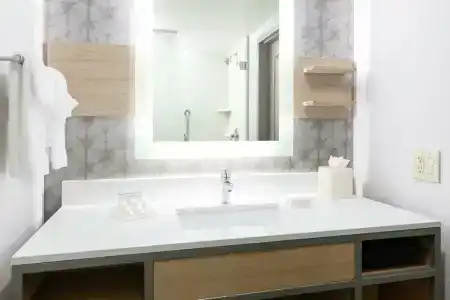 Drury Inn & Suites - 11