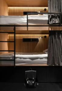 Globe Runner & Hostel - 78