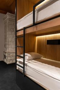 Globe Runner & Hostel - 77