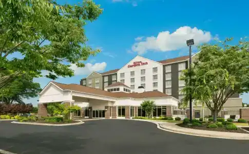 Drury Inn & Suites - 35