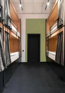 Globe Runner & Hostel - 32