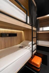 Globe Runner & Hostel - 34