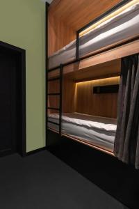 Globe Runner & Hostel - 54