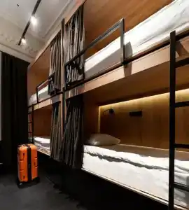 Globe Runner & Hostel - 2