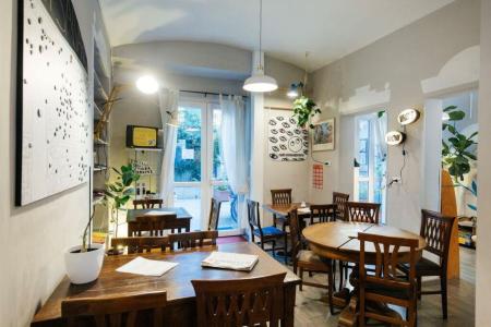 Tomato Backpackers - 24