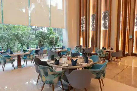 Holiday Inn Mumbai International Airport, An Ihg - 12