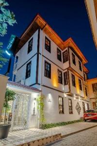 Kiana KaleİÇİ - 24