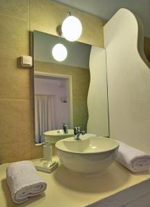 Adamas - 11