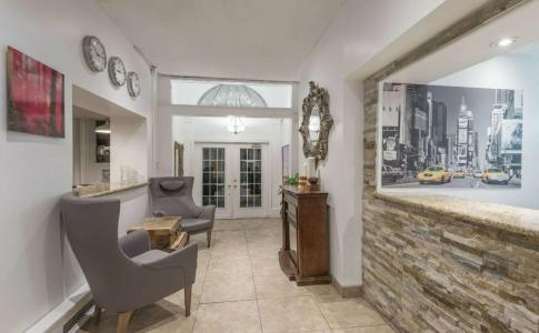 Town Inn Suites - 20