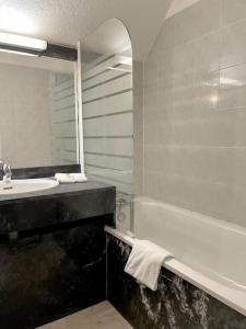 Appart-Hôtel Le Trianon - 43
