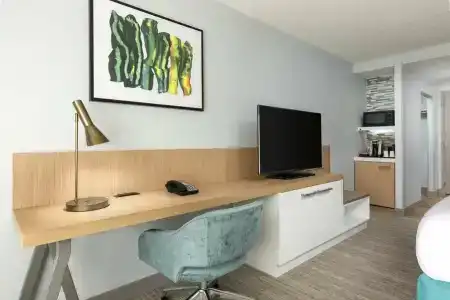 Drury Inn & Suites - 17