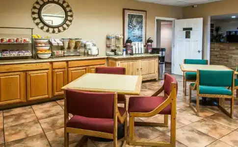 Rodeway Inn East - 34