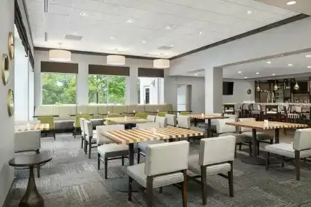 Drury Inn & Suites - 5
