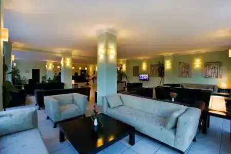 Larissa Inn - 3