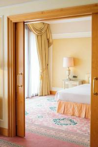Royal Carlton - 38