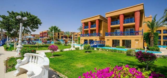 Titanic Palace - Families and Couples only - 98