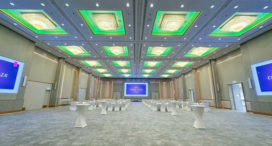 Crowne Plaza - 11