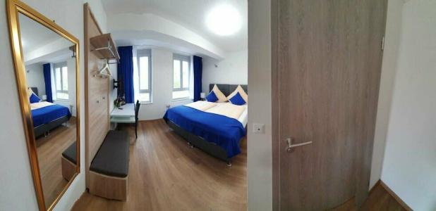 Stadtam Adenauerplatz - 21