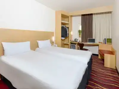 ibis Seef - 4