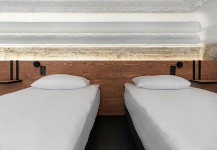 Globe Runner & Hostel - 40
