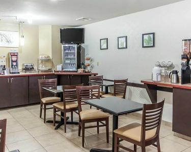 Rodeway Inn Airport - 24