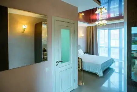 Голден Плаза - 68