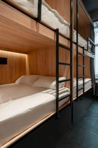 Globe Runner & Hostel - 81