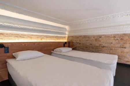 Globe Runner & Hostel - 10