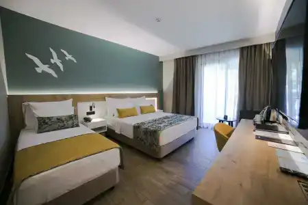 Sailor's Beach Club - 12