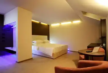 Lh & Spa - 10