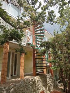 Green Hills - 13