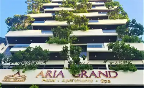 Aria Grand & - 1