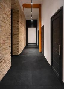 Globe Runner & Hostel - 74