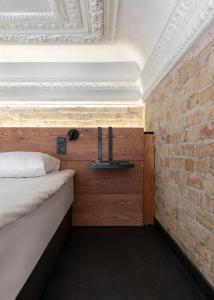 Globe Runner & Hostel - 24