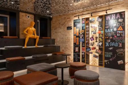 Globe Runner & Hostel - 17