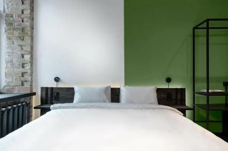 Globe Runner & Hostel - 14