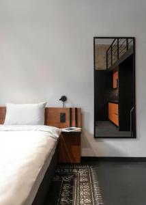 Globe Runner & Hostel - 29