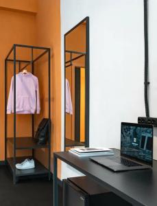 Globe Runner & Hostel - 42