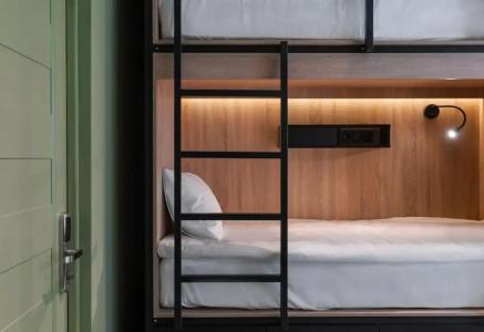 Globe Runner & Hostel - 61