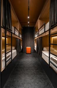 Globe Runner & Hostel - 52