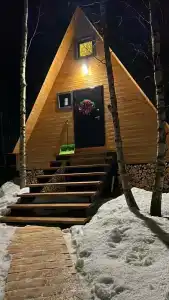 Треугольный домик в лесу с горячей купелью - 12
