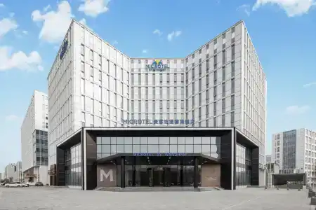 Howard Johnson Plaza by Wyndham Dubai Deira - 0