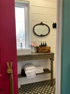 Треугольный стильный дом рядом с сыроварней - 71