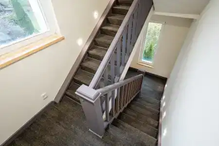 Современная студия Голубая с ванной у озера - 56