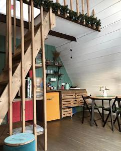 Треугольный стильный дом рядом с сыроварней - 93