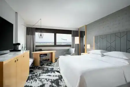 Sheraton Frankfurt Airport & Conference Center - 1