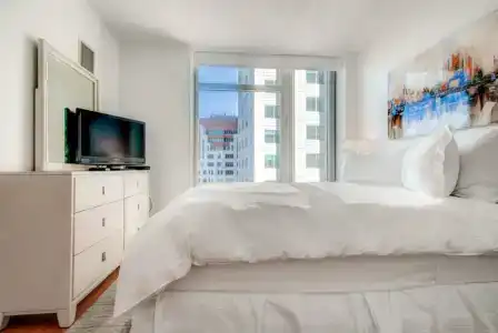 Global Luxury Suites Downtown - 33