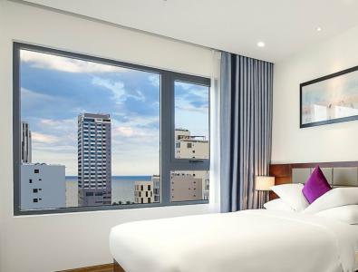 Aria Grand & - 33