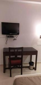 The Curzon Court - 12